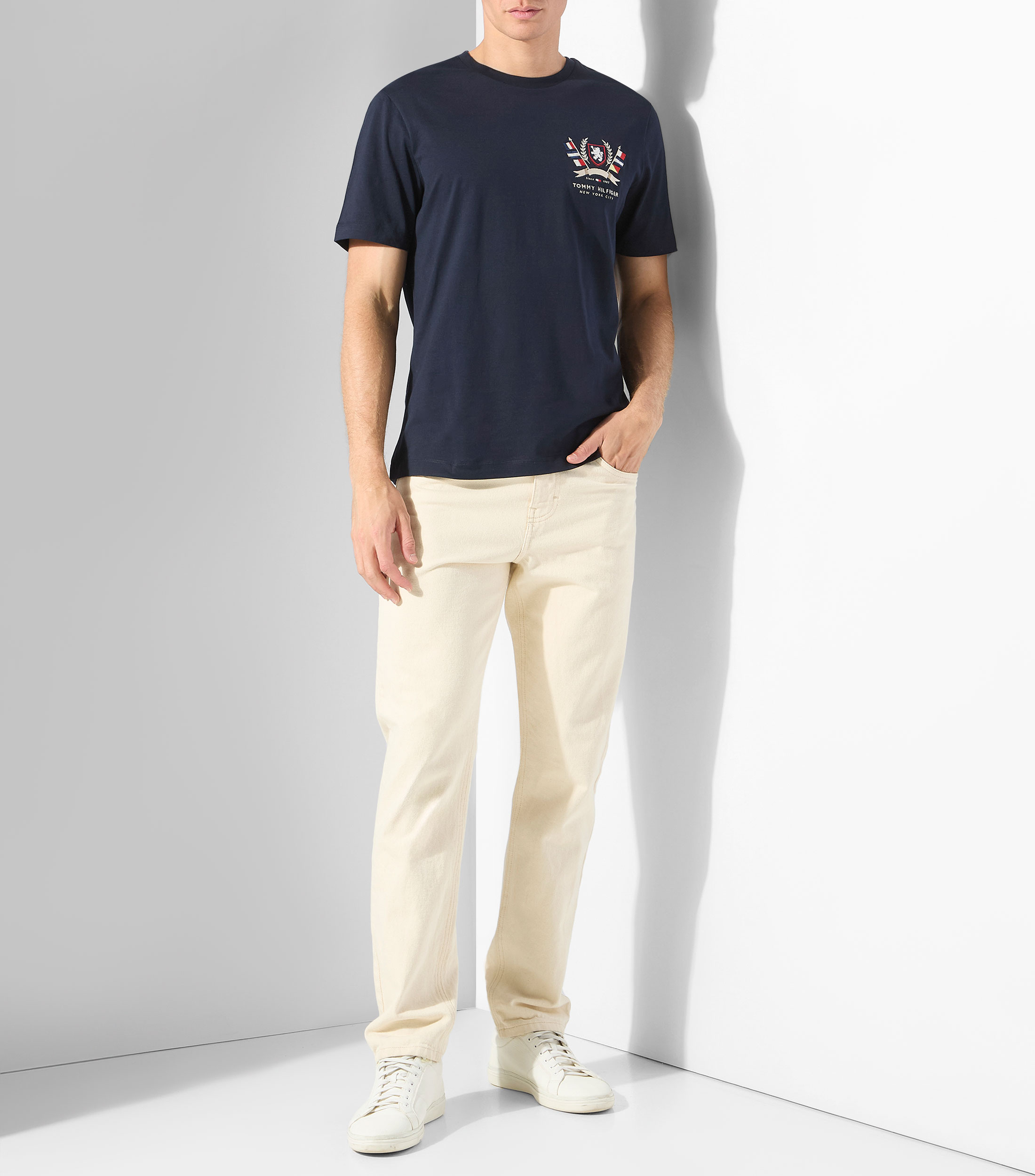 Playera cuello redondo manga corta con bordado Hombre